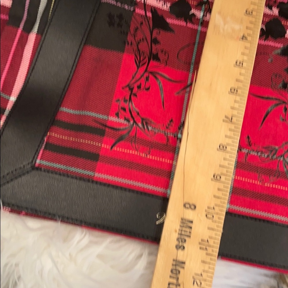 VICTORIA’S SECRET TOTE BAG RED BLACK PLAID NWT - Picture 6 of 9